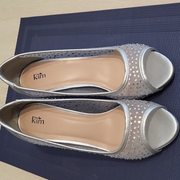 K & M sparkly open toed evening shoes. - Picture 1 of 13